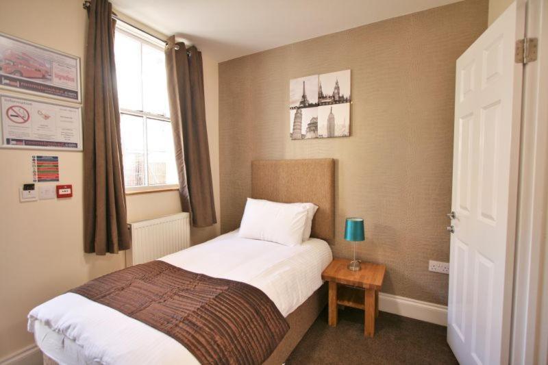 Central Studios Gloucester Place By Roomsbooked Челтнем Екстер'єр фото